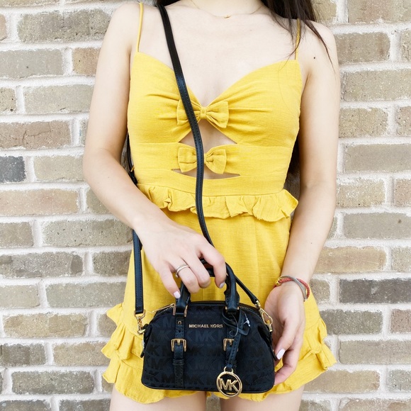 👜💕-NWT Michael Kors Mini Crossbody Camera Bag - Picture 2 of 8